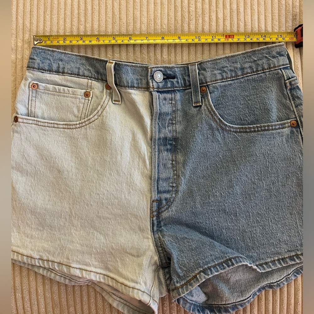 Levi’s Women Two Tone Shorts